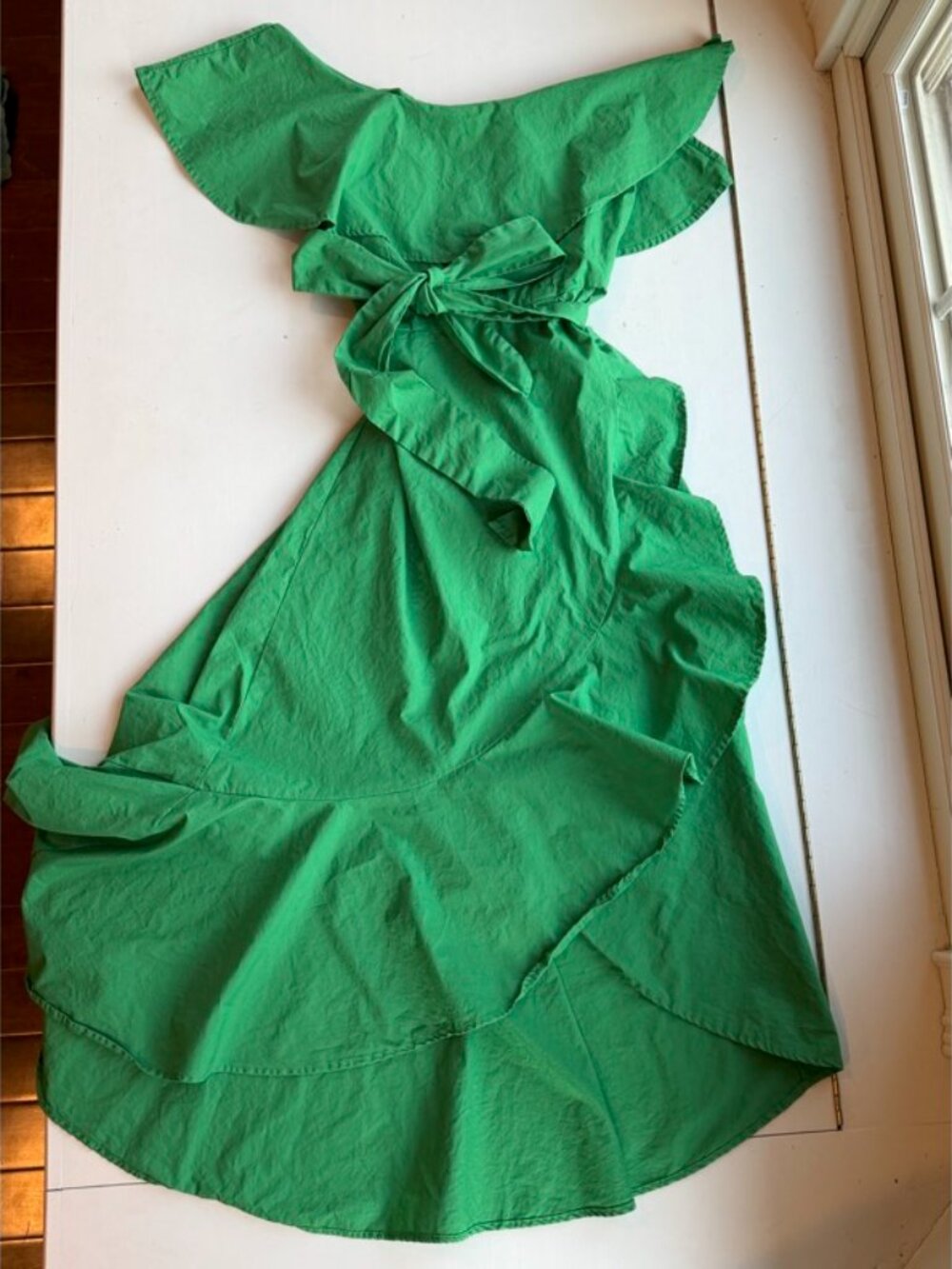 Like New, Green one shoulder Midi Dress, Womens Size small. Fun and flirty - Picture 2 of 7